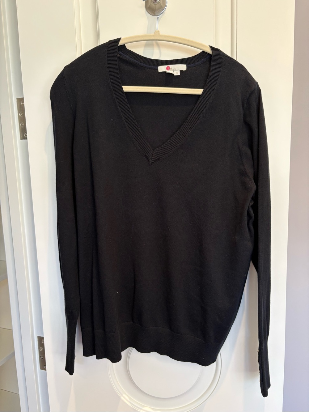Boden Men's V-Neck Sweater in Black